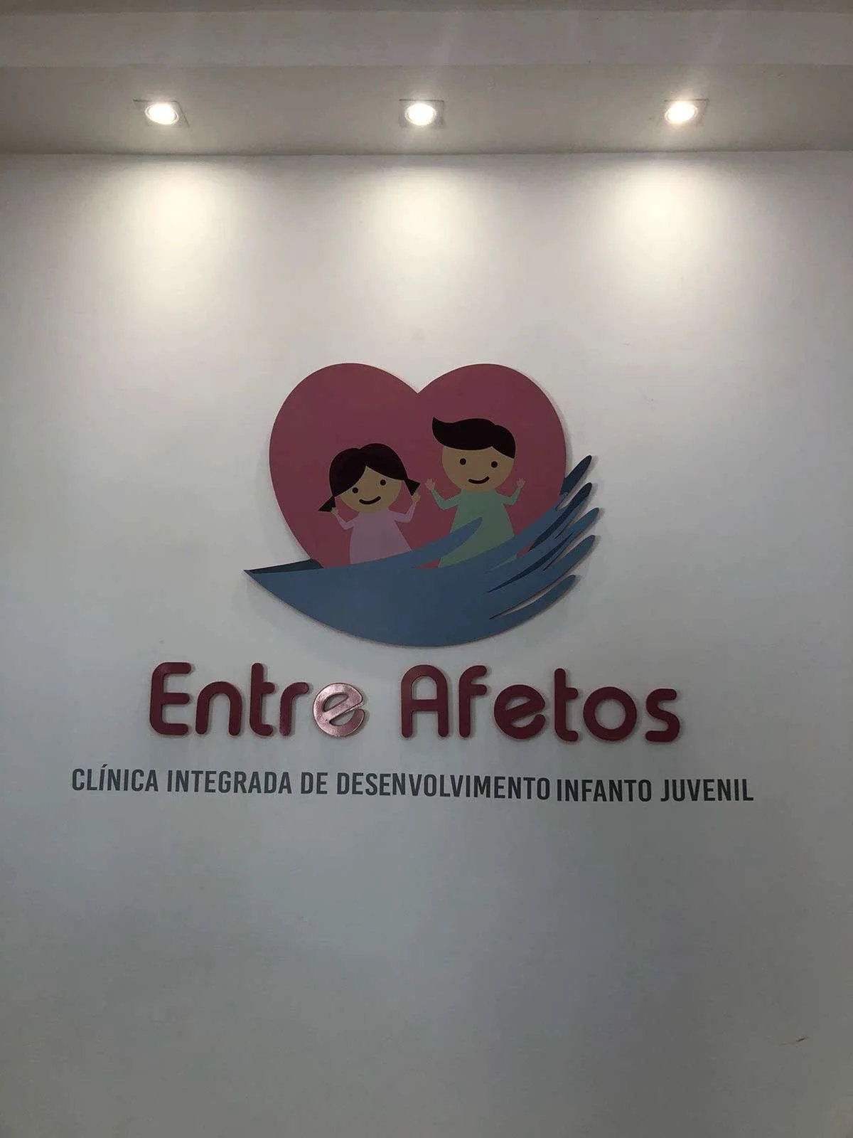 Parede com Logo - Unidade Jardim